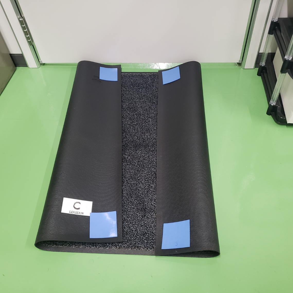 【特許取得】貼って剥がせる「サニー吸着シート」による固定・滑り止め解決策