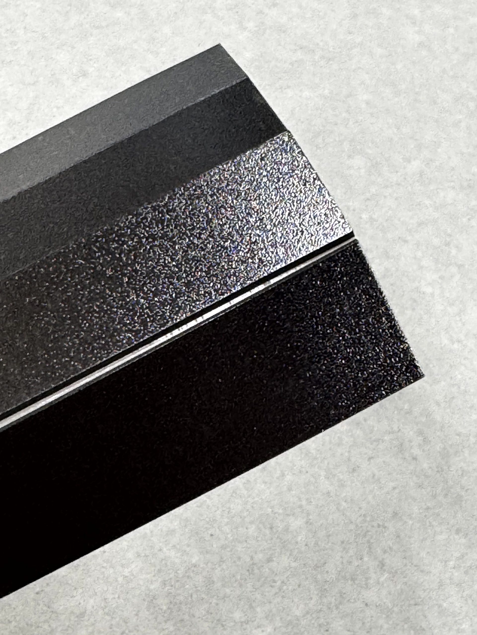 粘着付きマグネットシートの加工事例｜4個取り・保護フィルムラミネート対応